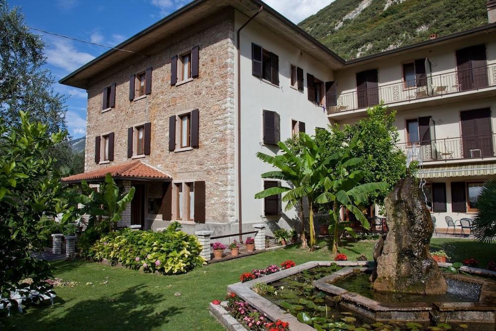 Hotel San Carlo Μαλτσεζίνε Εξωτερικό φωτογραφία
